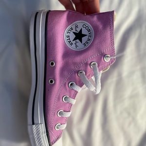 Pink converse’s